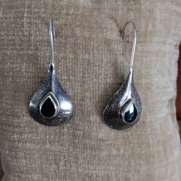 Black Onyx Stone Center French Wire Tear Drop - Picture 1 of 6